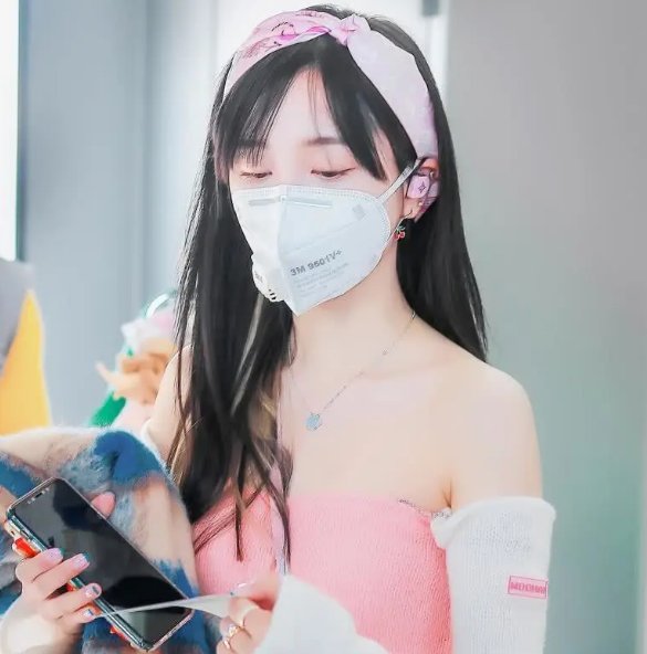 [LV]欧阳娜娜的“LV耳机”彻底火了！看清了价格之后，不愧是娱乐圈小富婆