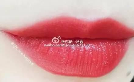 砖红色，吃土色已经OUT了!水红色口红颜色才是今年秋天的流行色