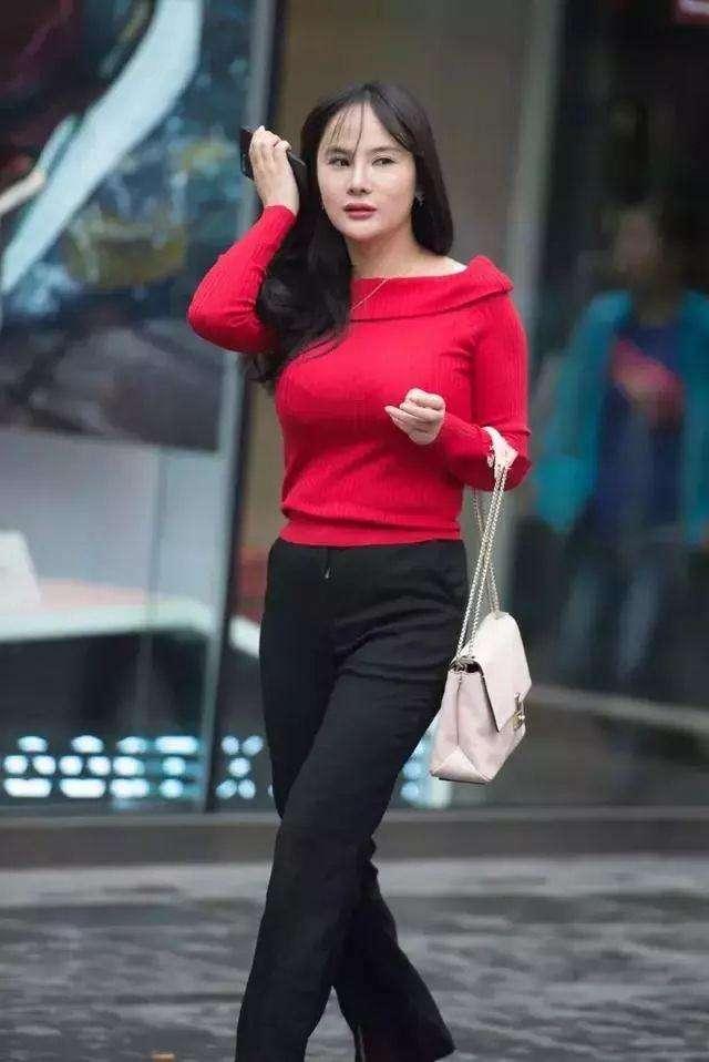 街拍, 短裙和丝袜就是性感的代表, 小姐姐穿上后格外的迷人!