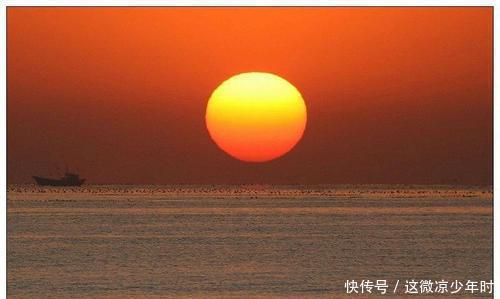 红色@一个简单的问题,太阳是什么样色我猜大多数会答红色!