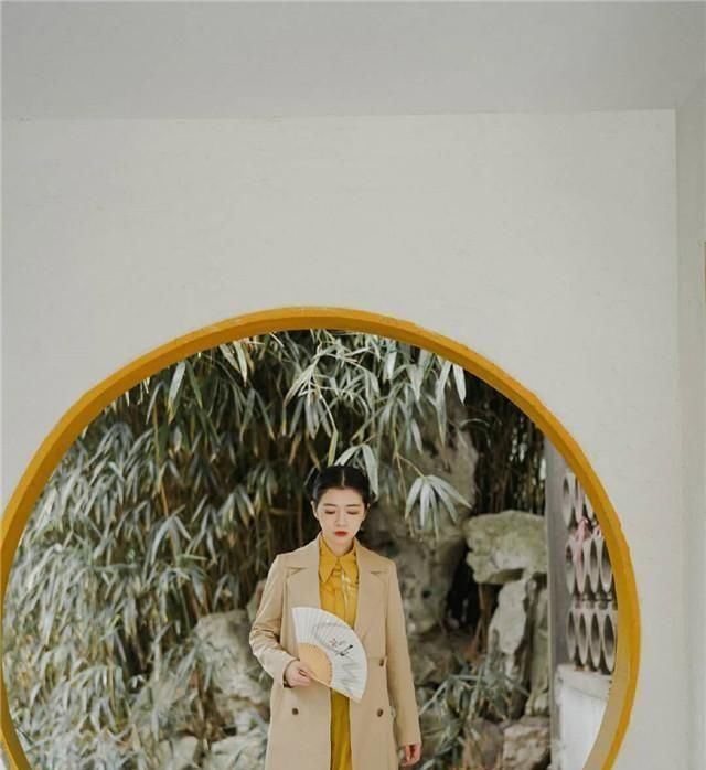 「选择穿条」春天穿风衣别配小脚裤,很土!看看三木博主的穿搭,每天都不重样