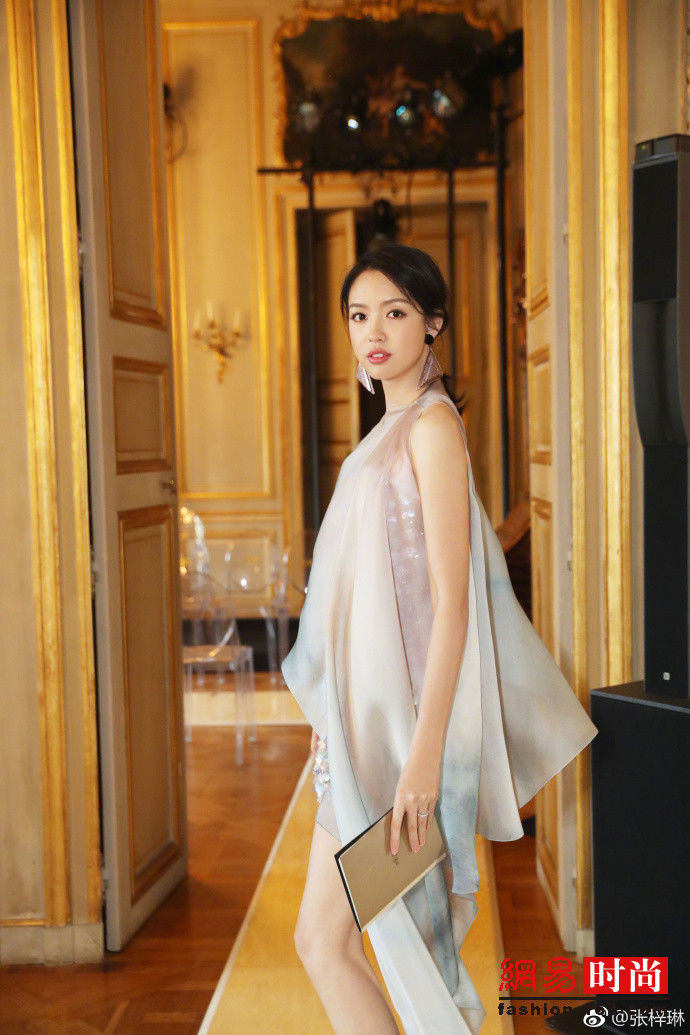 1米22的长腿 张梓琳随便秀下就比过任何人