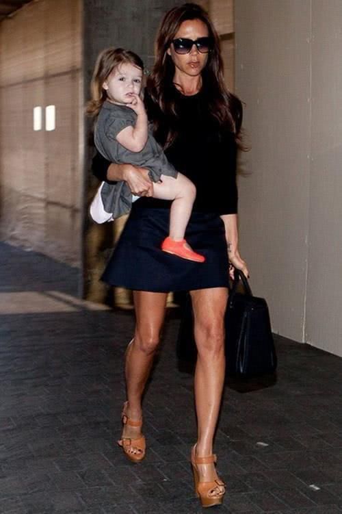 看了贝嫂的腿，才知道她为何不爱穿短裙，网友:心疼贝克汉姆!