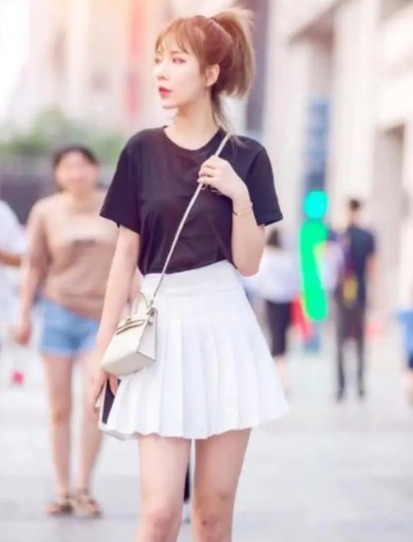 美女■街拍:艳若桃李的美女,一条红色的连衣裙,时尚女性魅力
