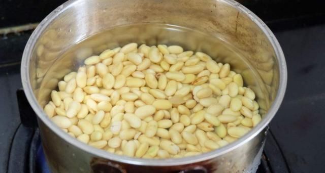  【绿萝】绿萝容易出现黄叶？自制“酸水”，1个月用2次，枝叶茂盛长得快