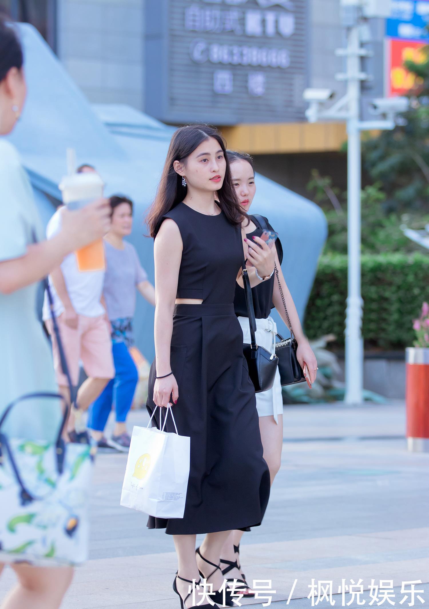 【 漂亮】性感身材惹人爱,图一的制服够漂亮,街拍:都市美女靓装出行