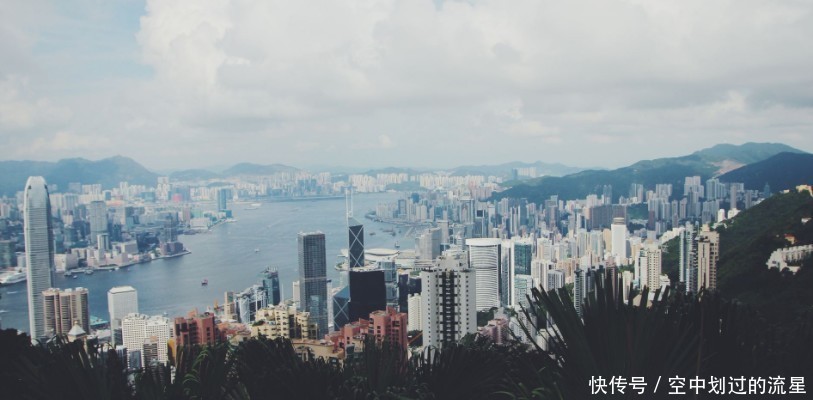  【工资都】在香港普通人一个月工资大约有多少？