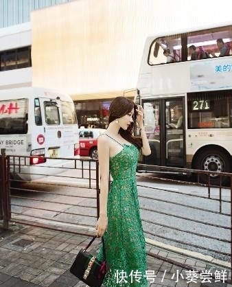 连衣裙■美女街拍:时尚可爱的小姐姐,穿搭紧致,展现曼妙的身姿!