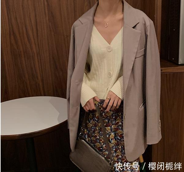  『卫衣』早春搭配｜卫衣都穿腻了，“春外套”这样搭才叫绝呢！