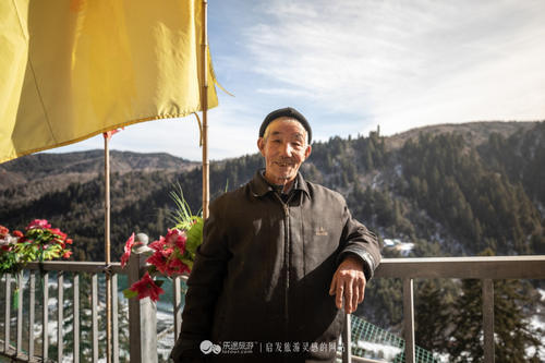 一座佛道共存的寺庙，几位饱经沧桑的信徒