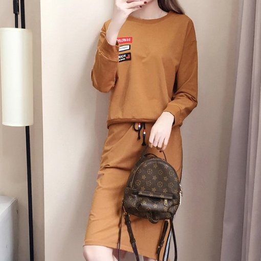 还在烦恼怎么搭配吗?休闲百搭的套装来一款，出门轻松又美丽