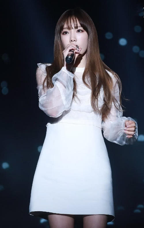 金泰妍是有多矮?穿上10公分高跟鞋还是小短腿,却意外可爱!