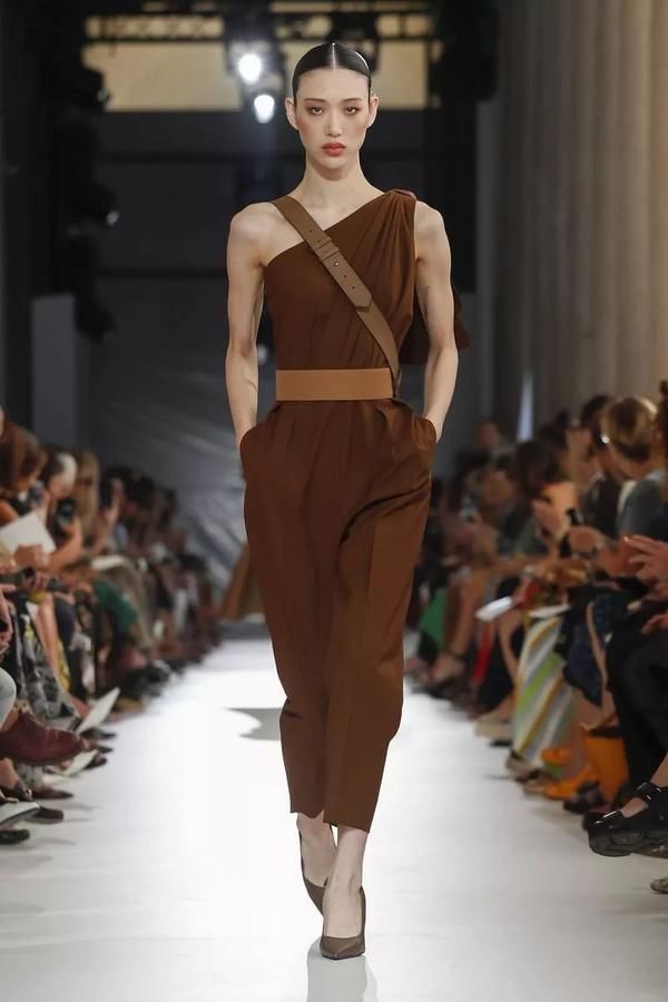 好看的大衣那么多 能时髦几十年的却只有它