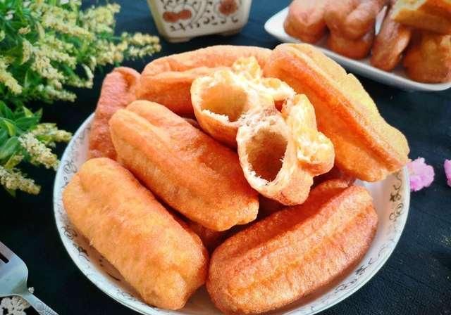  #全错#炸油条用发孝粉、苏打全错，炸油条店主教你恰当作法，金黄色松脆