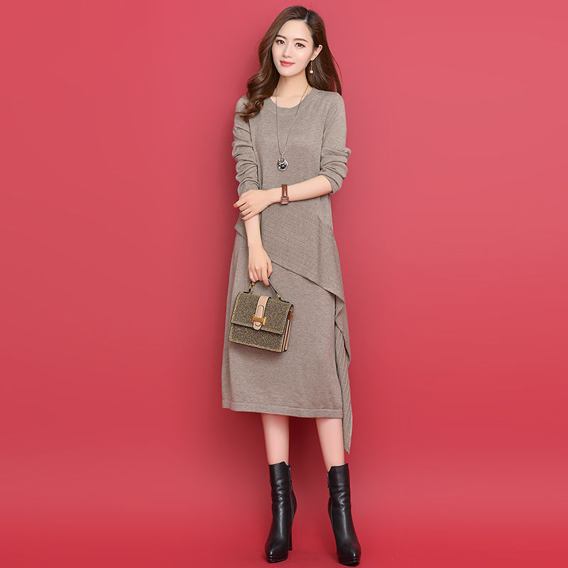 70后女人，秋裙搭马丁靴，显高美嫩，7080后女人都喜欢