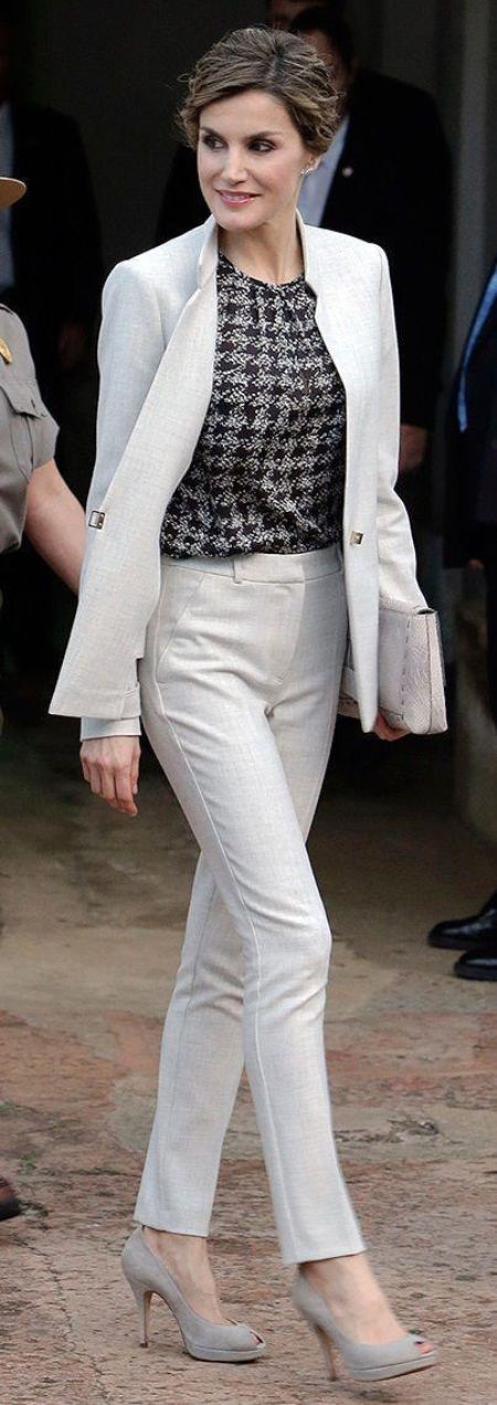 西班牙王妃脱下裙子，换裤装逆天长腿叫人艳羡，被称为最完美王妃