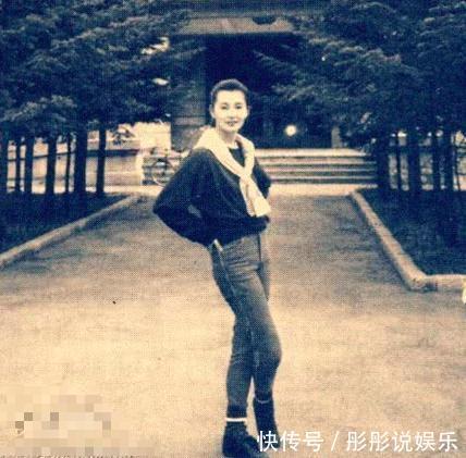 八九十年代，王祖贤就穿堆堆袜，想不到朱茵竟美的不像话