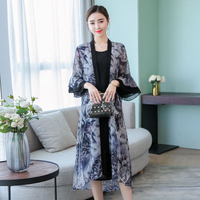 48岁老婆太会打扮，三伏天穿这时髦“套装”，美到路人一愣一愣