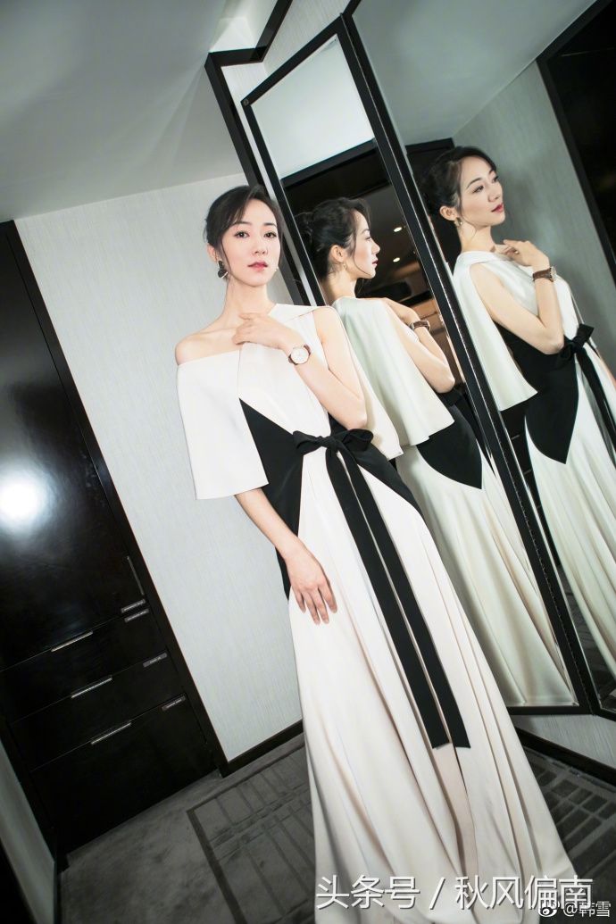 韩雪黑白相间长裙皮肤白皙，优雅高贵女神气质浓