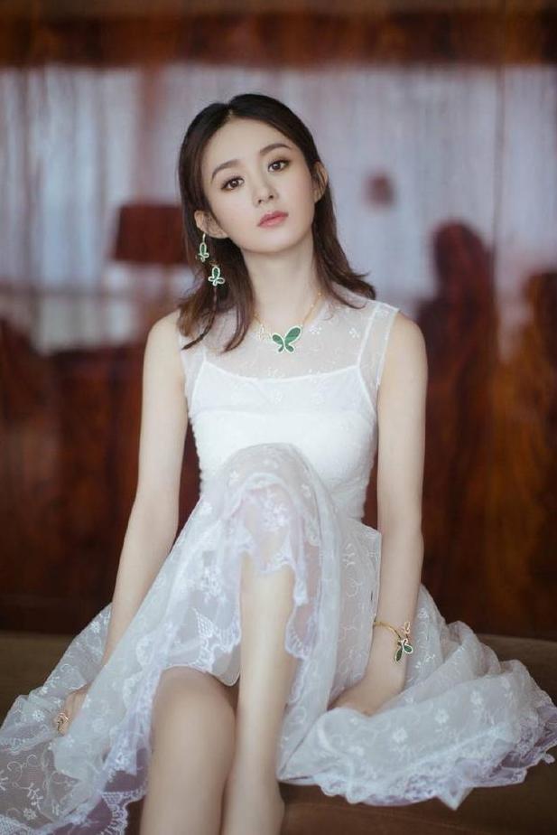 仙气白裙这样穿！颖宝气场两米八，赵丽颖美腻，热巴让人不再淡定