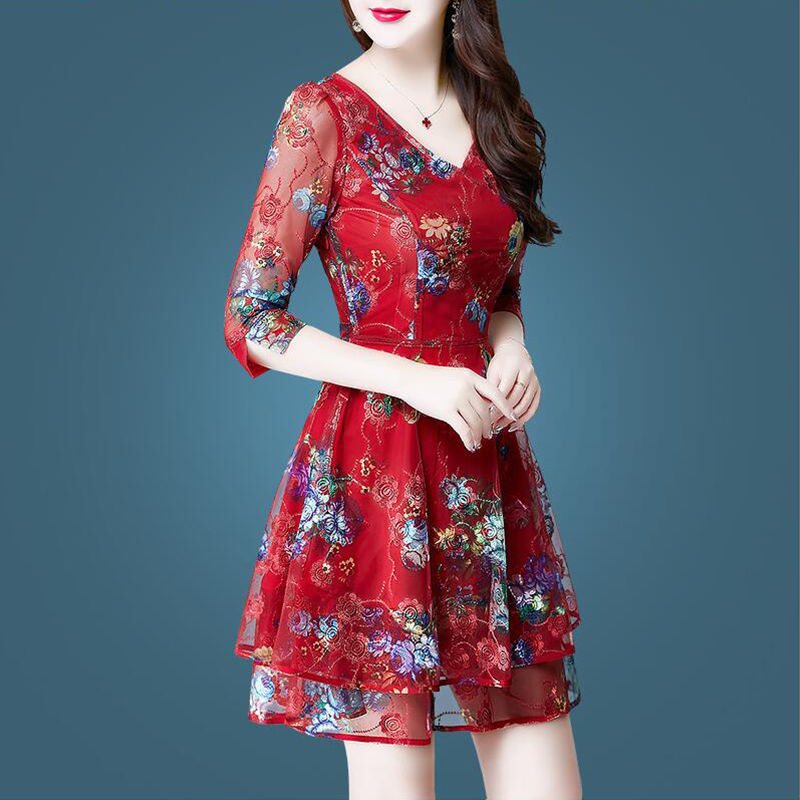 有种“胭脂红裙”,70后穿显嫩,80后穿优雅!美的很有味道