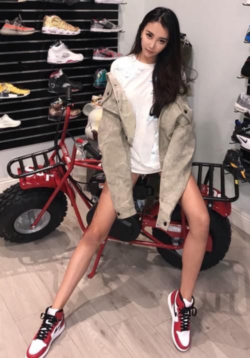  [时髦感]我终于信了，原来女生这样穿AJ才“最潮”，男生看了都自愧不如