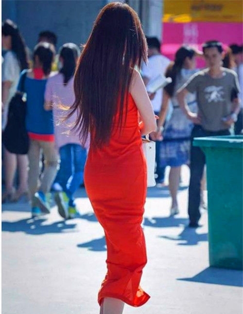 『最美』街拍:羞涩可人的小姐姐,仙女气质十足,哪一位最美