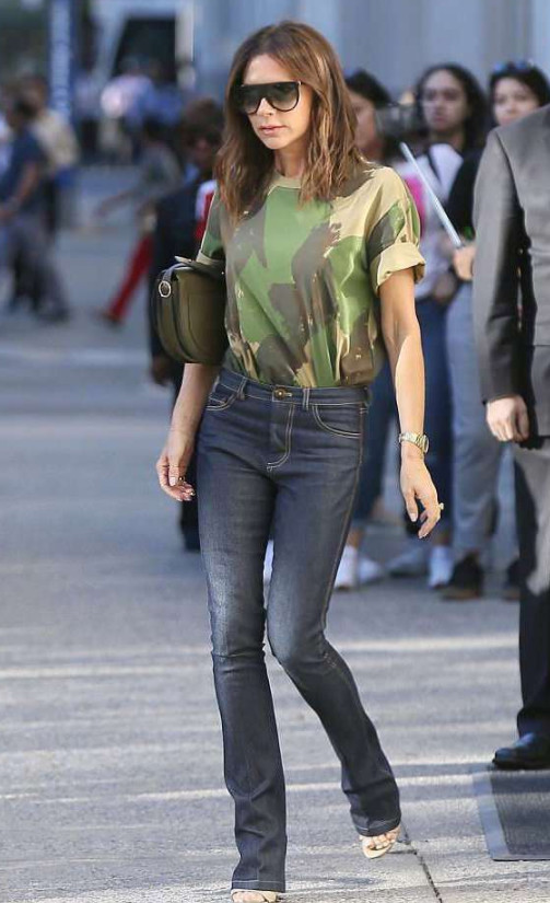 贝嫂穿成“足球场”，这强大气场也是没谁了，难怪能镇住贝克汉姆