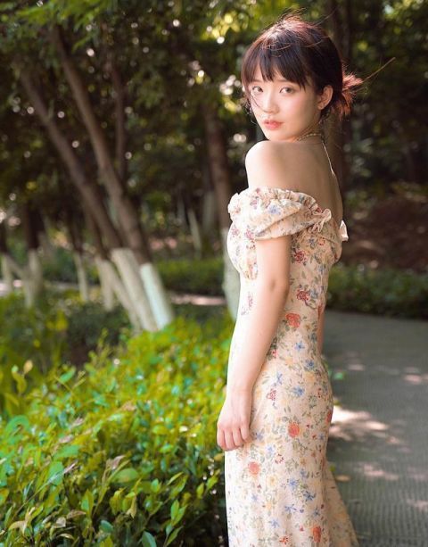  连衣裙|连衣裙怎么搭配减龄又好看？