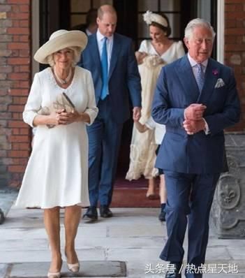 梅根王妃身着深绿色裙子，典雅大方，王妃不好当啊