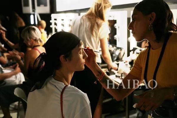 养眼| 潮流遇见个性，HUGO教你怎么把街头风穿成真的流行!