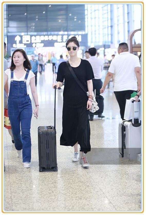 86斤唐嫣瘦得只剩下腿，包臀裙都撑不起来，还是110斤蒋欣更好看