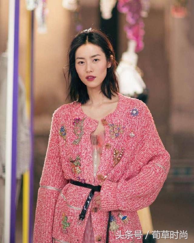 大表姐刘雯把一件普通的碎花裙穿出了仙女感，凭啥她可以?