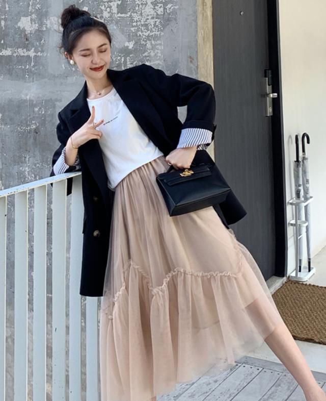 试一下■提议零零后:别再一直穿裤子了,试一下搭“网红裙子”,又美又显高
