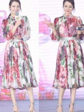 迪丽热巴撞衫戴安娜王妃侄女，明星与贵族的气质差距一目了然