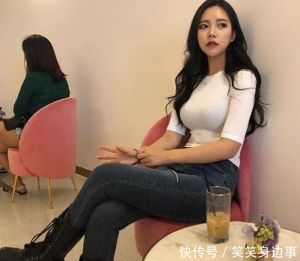 #味儿#牛仔裤展现女性的自信穿搭,让你身姿妙曼显温柔女人味儿