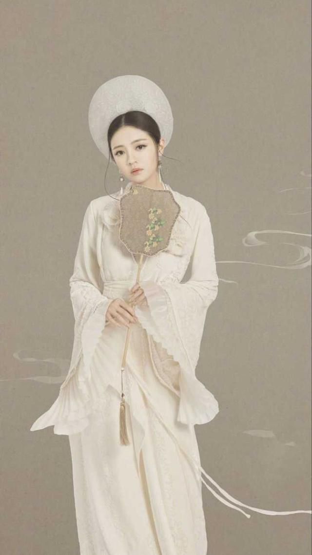 安以轩要是生在古代绝对是“红颜祸水”，网友：美到无可挑剔！