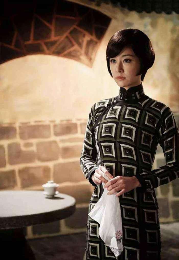 林心如再穿旗袍, 大气优雅, 这回不是50岁大妈了!