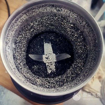【黑芝麻】黑芝麻奶酪包的做法