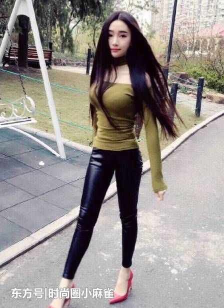 身打底裤|街拍:风韵时尚的小姐姐,穿搭打底裤,秀出时尚魅力!