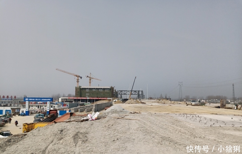  高铁■全国绝无仅有，高铁为一个县拐弯