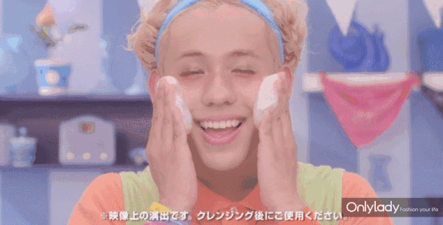 军训心机girl，走出美白误区才能变身行走的“灯泡”!