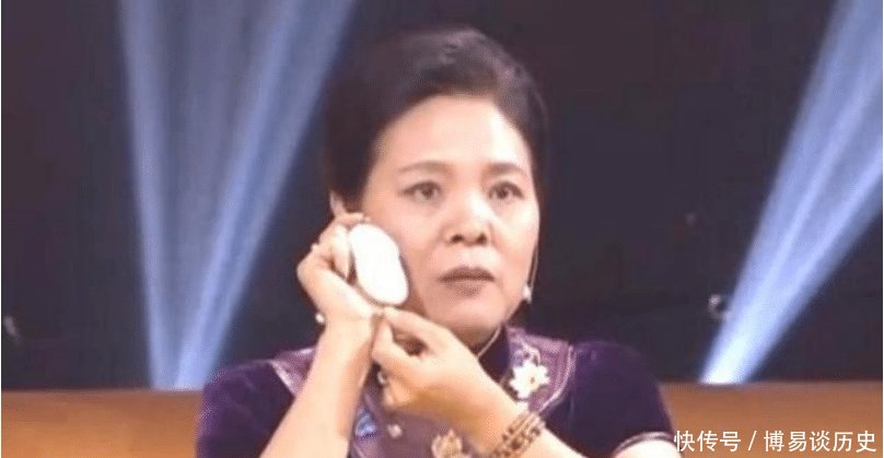  聘礼@女子带两块玉鉴宝, 称是夫家的聘礼和娘家的嫁妆, 鉴定完令她茫然