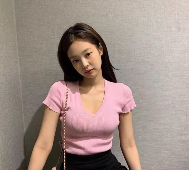  香奈儿■她被成为“人间香奈儿”，是因为她用独特的将香奈儿服装展示出来