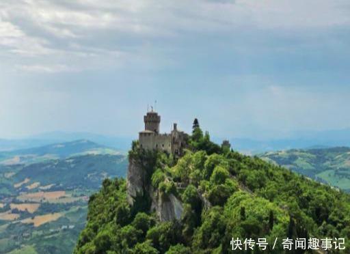 长在悬崖峭壁上的国家,面积仅61平方公里,是世界上第一个共和国