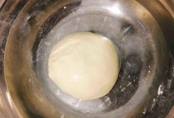  面粉：买不着面条自己做，劲道爽滑的手擀面，现做现吃，煮一锅还吃不够