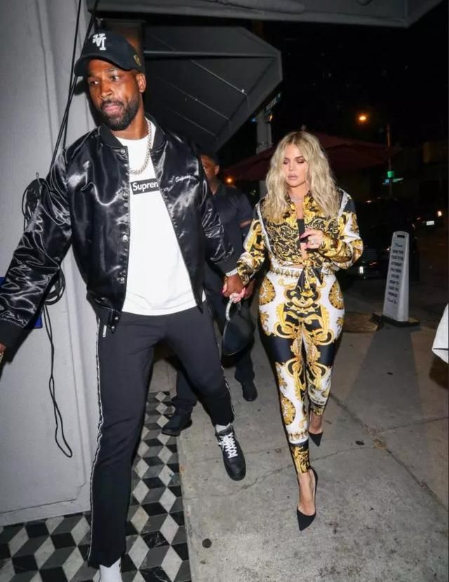 卡戴珊在和特里斯坦汤普森约会，穿着范思哲造型很野性!