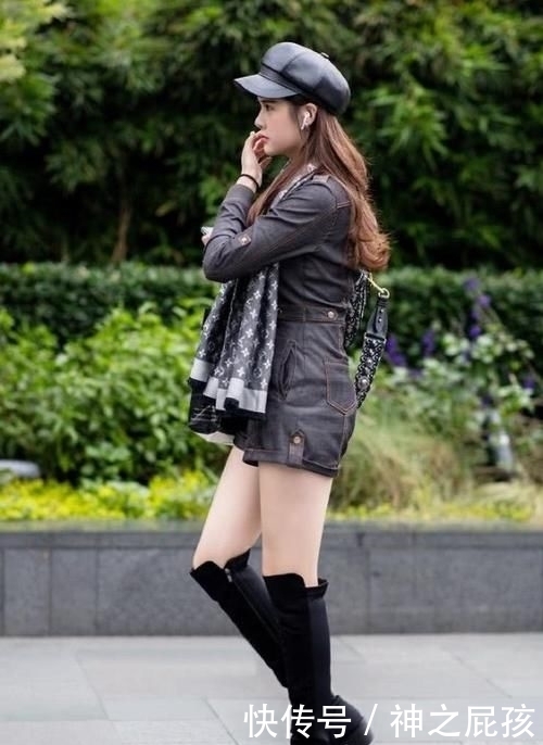 「凸显」肉色丝袜是冬季美女们必备的光腿神器,保暖又凸显美腿颀长