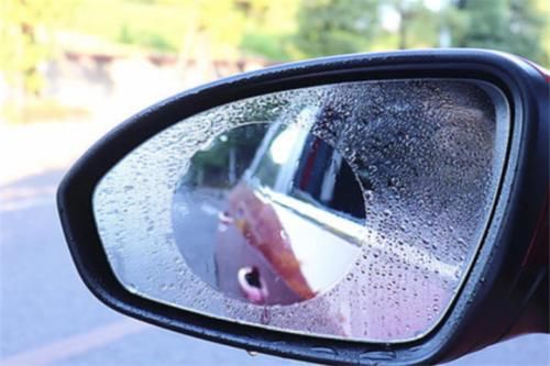 开车时有这“4个习惯”的，基本都是开车高手，90％是老司机！