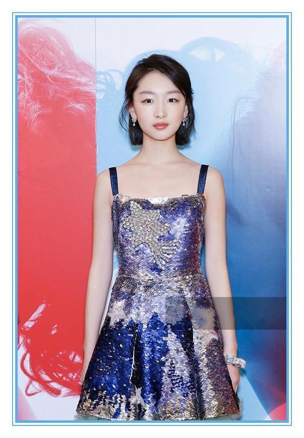 本以为穿吊带装的周冬雨够清纯了,可看到鞠婧祎,我瞬间沉默了!